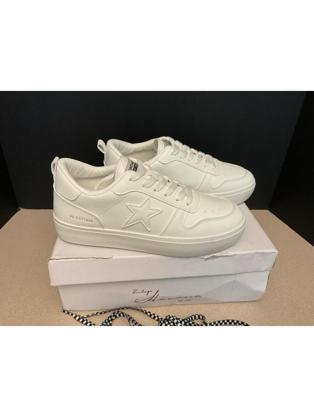 Womens Vintage Havana Aura 15 Pure White Casual Sneakers/Shoes. Size 8.5. Nice!
